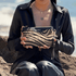 Cartera de Mano de Cuero Negro con Solapa Pelo Cebra – Piel Genuina – IULIUS - cristishop