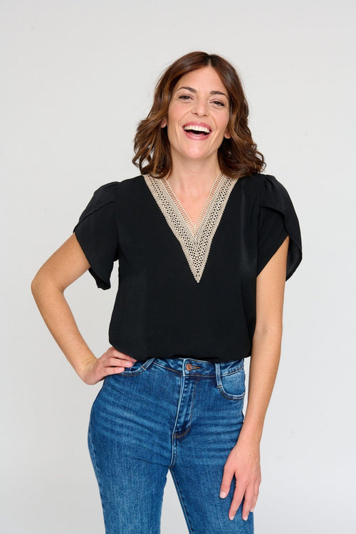 Blusa Manga Corta. Negra con Bordado - cristishop